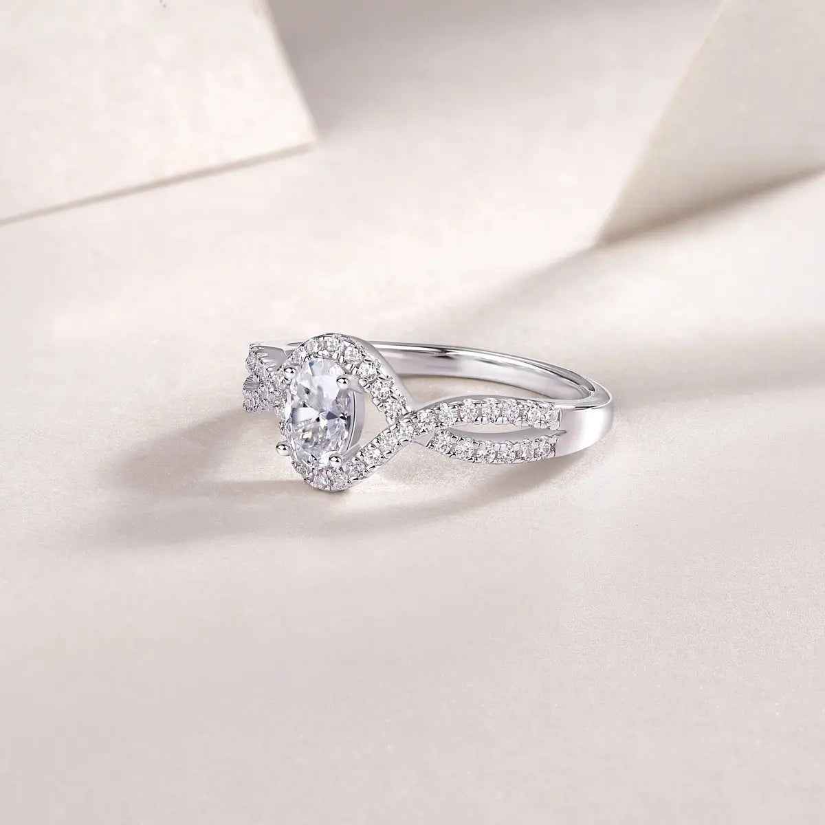 Elegant Moissanite Egg-Shaped Platinum-Plated Silver Ring - Mohamed jewelry My Store