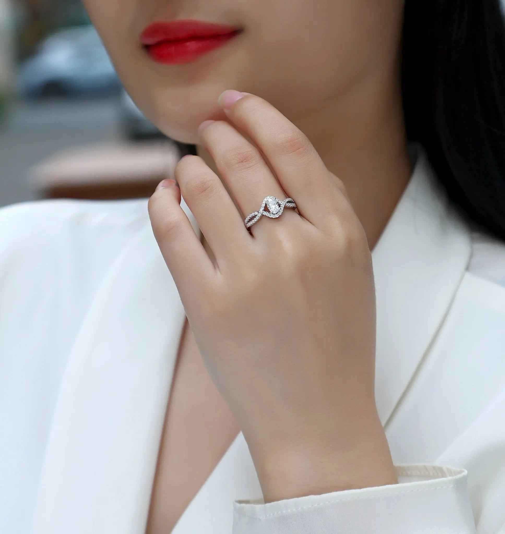 Elegant Moissanite Egg-Shaped Platinum-Plated Silver Ring - Mohamed jewelry My Store