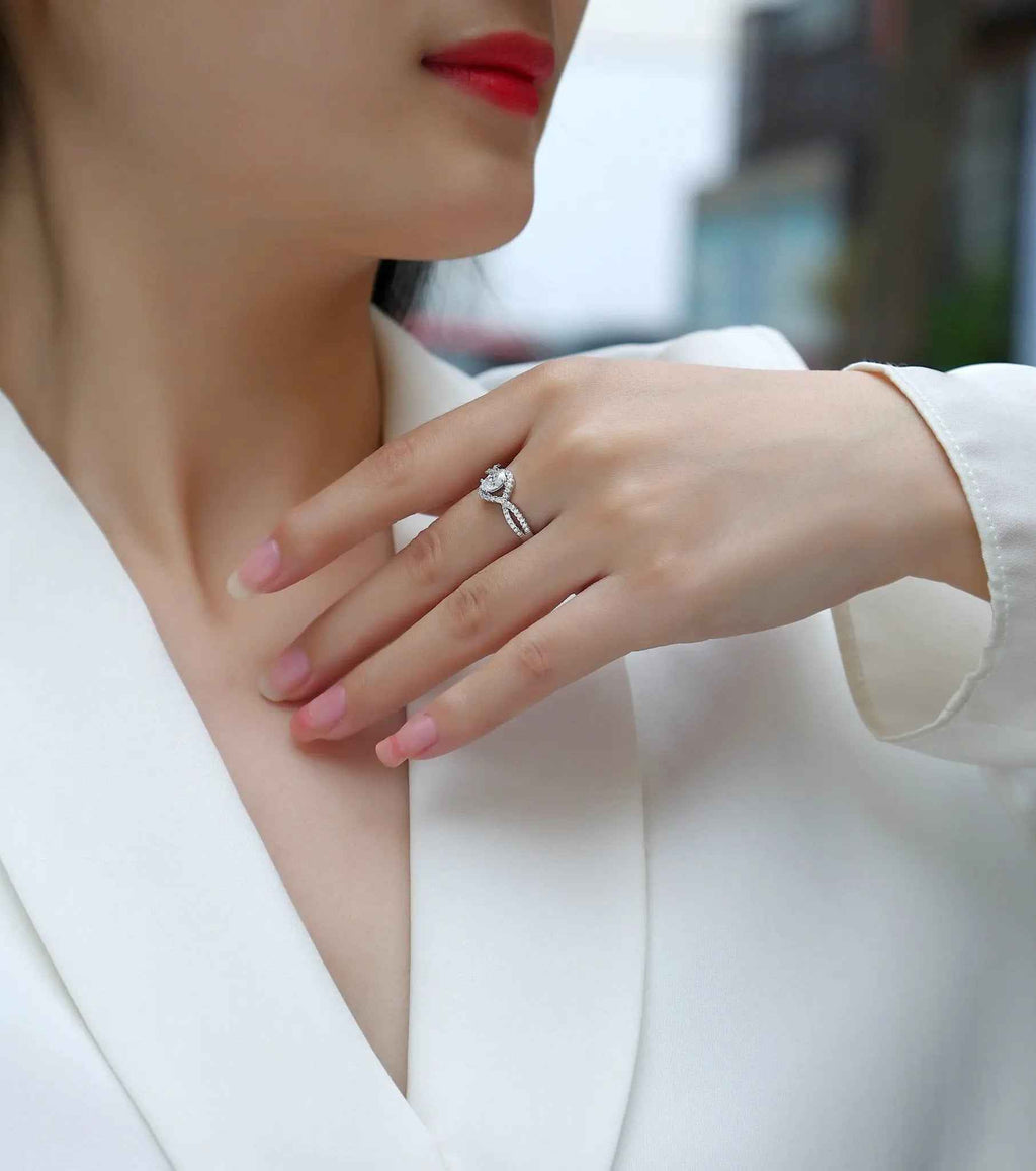 Elegant Moissanite Egg-Shaped Platinum-Plated Silver Ring - Mohamed jewelry My Store