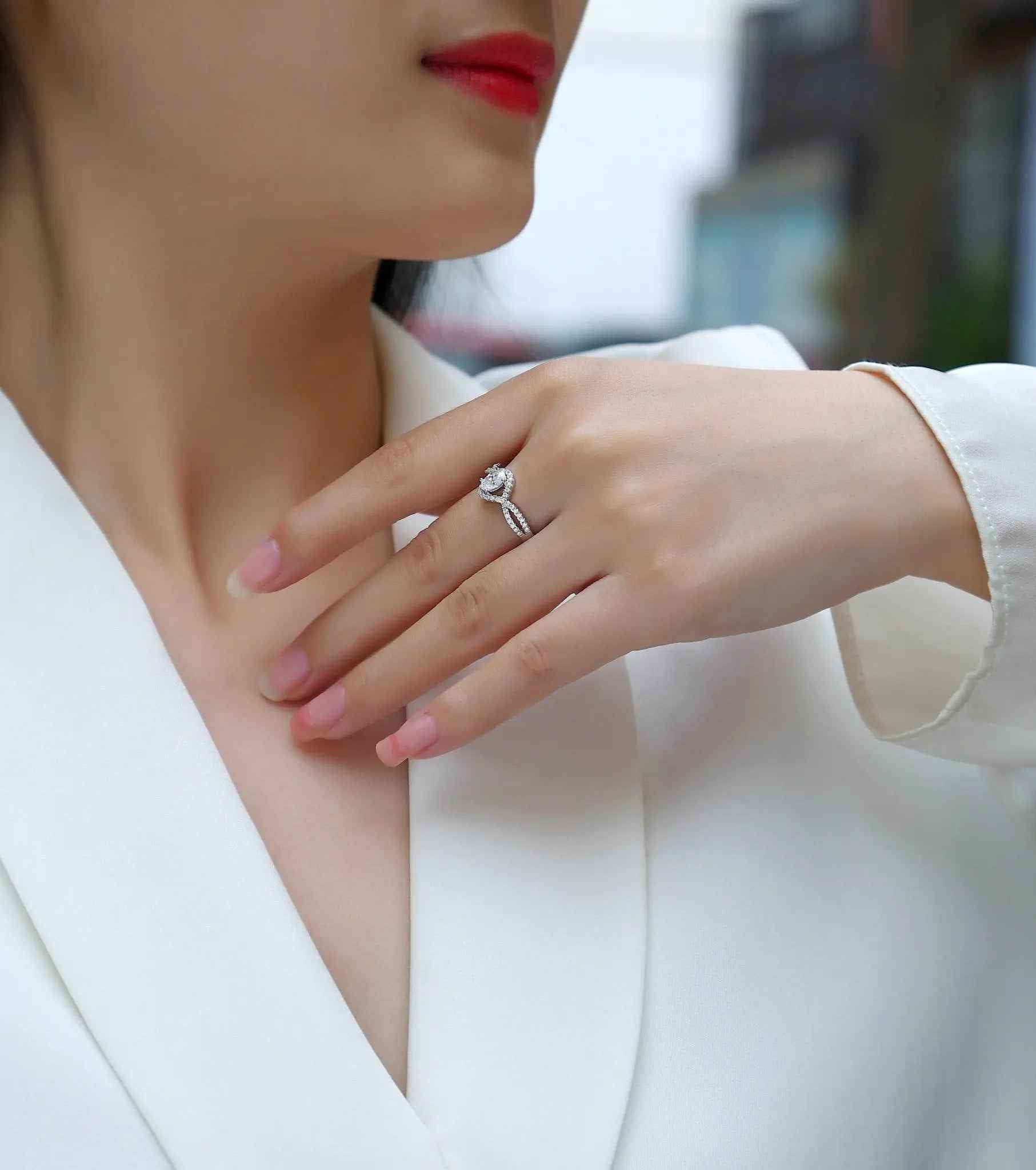 Elegant Moissanite Egg-Shaped Platinum-Plated Silver Ring - Mohamed jewelry My Store